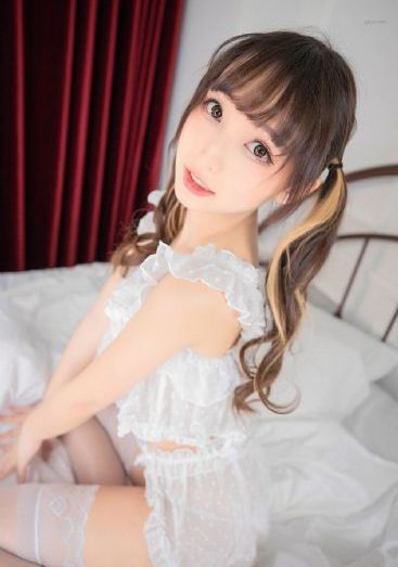 办公桌下用嘴服务老板h文_BD韩语免费播放