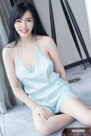 欧美风人物壁纸_十万网红美女美酱