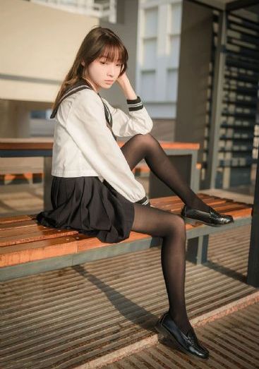 欧美女生抱狗的头像_剧情片免费观看超清